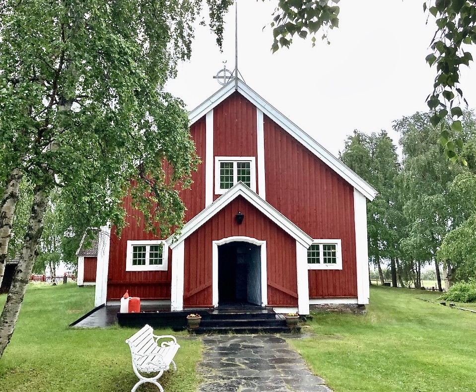 Jukkasjärvi kyrka är liten. Bara 17.5 meter lång och 9 meter bred. 