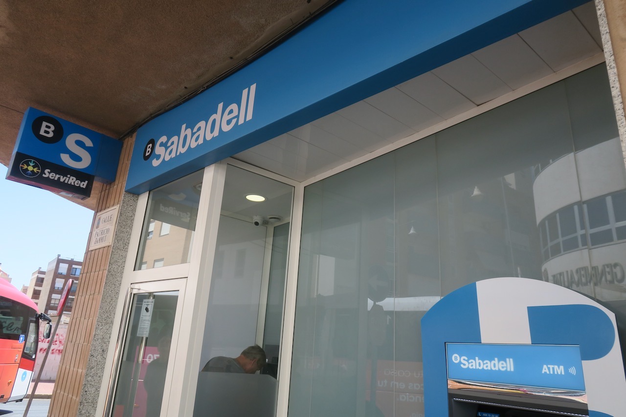 Torrevieja. Här på Sabadellbanken vid busstationen blv det ett bankbesök. 