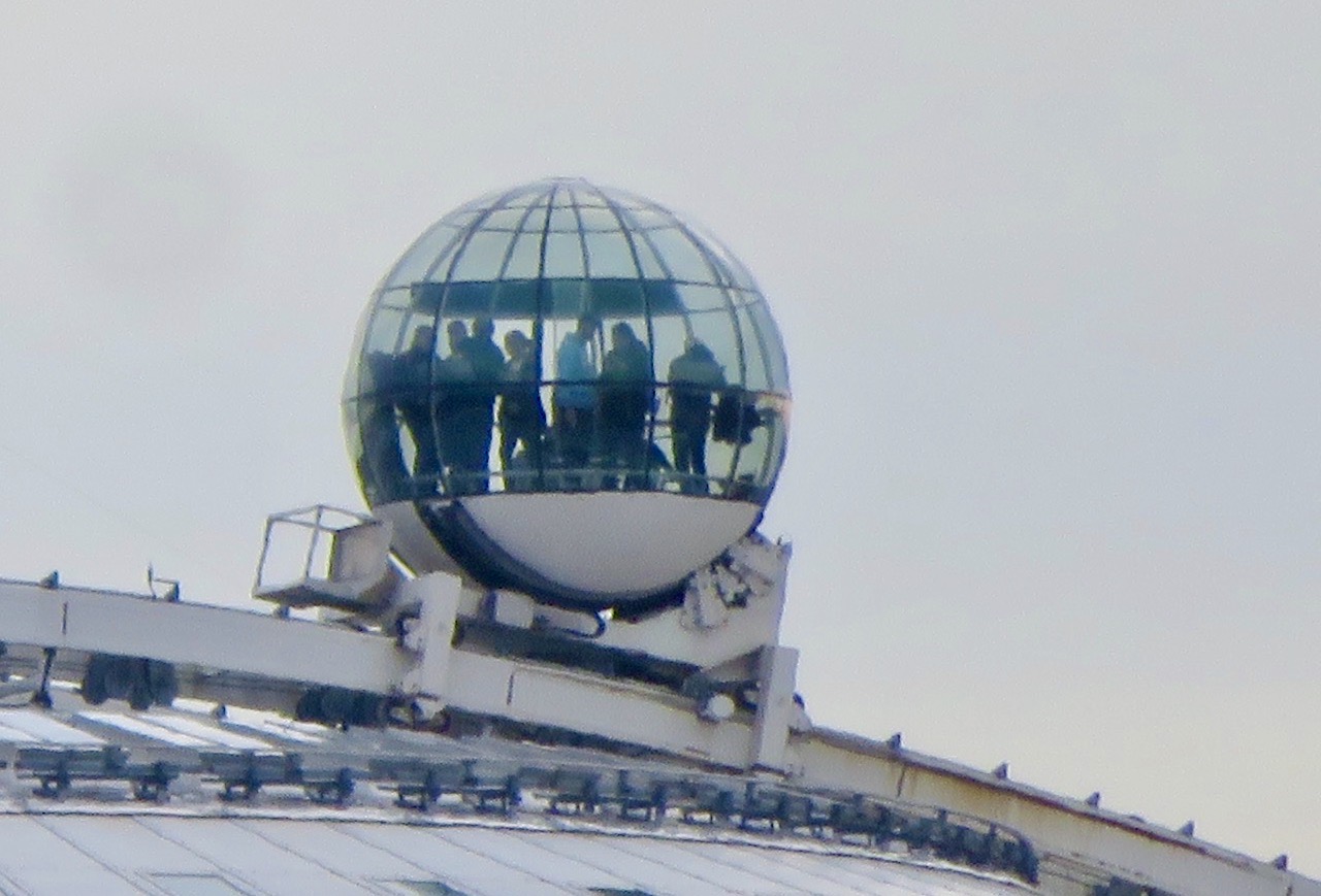 Stockholm. Lördag förmiddag och flera besökare ville ta Skyview på Globen/Avicii för att se på utsikten. 