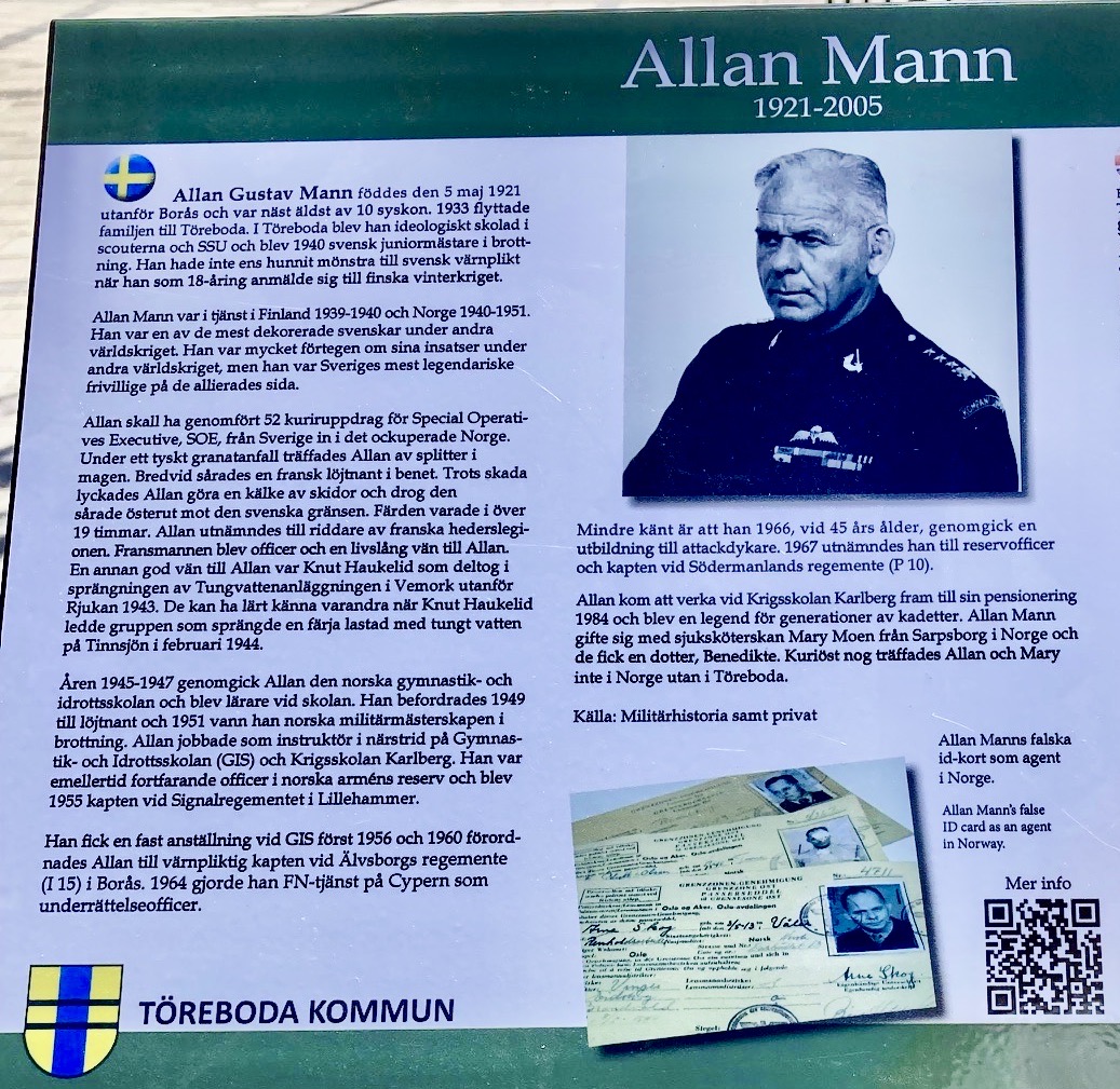 I maj blev det en resa till Töreboda . Här var det kalaslördag och jag skulle vara med och inviga den plats kommunen dedikerat pappa; Allan Manns plats. 