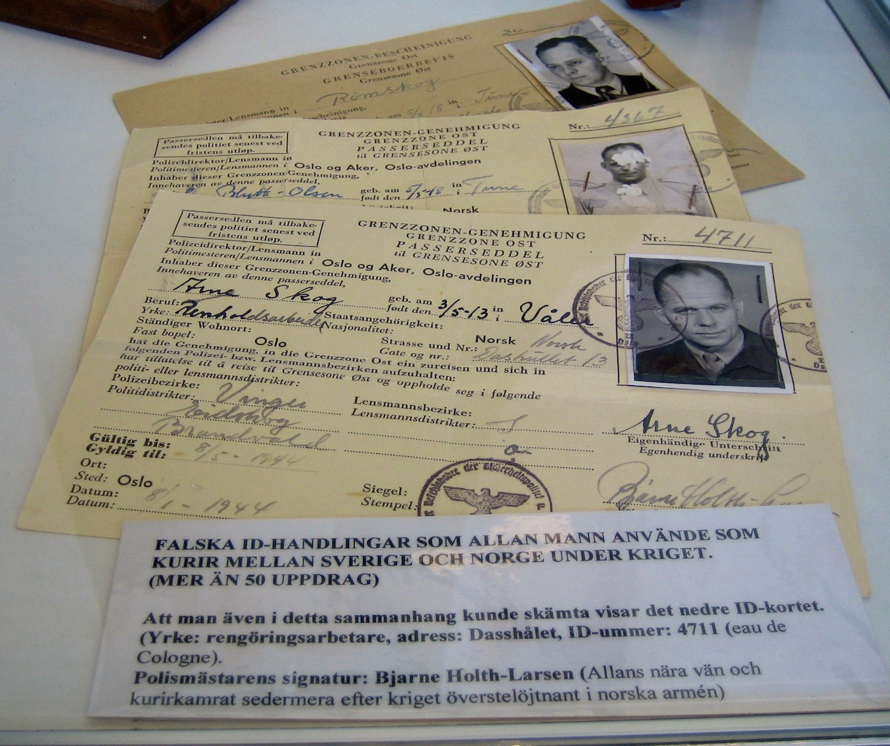 Kamouflage? Ett exemplar av flera falska ID handlingar som Allan Mann använde när han var kurir under andra världskriget mellan Sverige och Norge. 