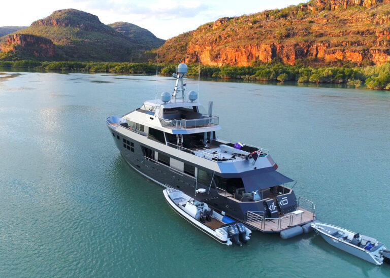 AKIKO Luxury Charter Yacht Alloy Dreamyachts