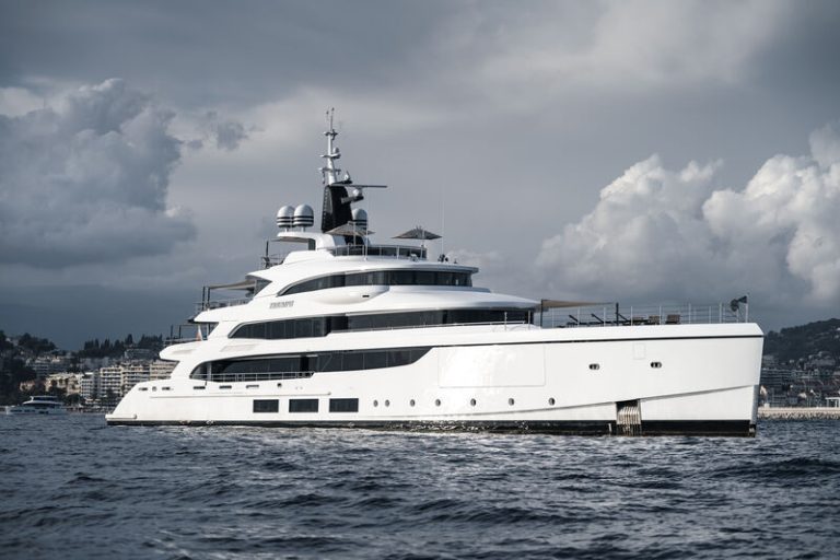 Triumph Charter Yacht Benetti Dreamyachts