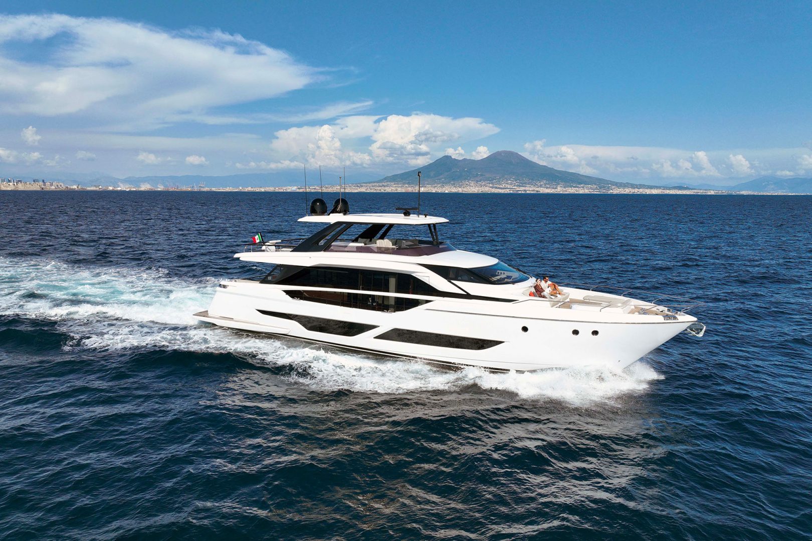 VITTORIA Luxury Charter Yacht Ferretti 860 Amalfi Coast