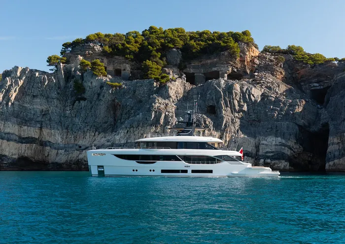 UNKNOWN Luxury Charter Yacht Benetti 34m OASIS Dreamyachts
