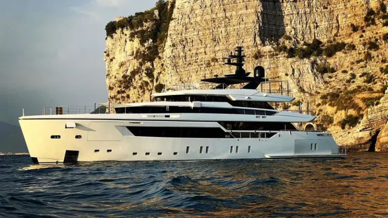 AIX Luxury Charter Yacht Sanlorenzo Dreamyachts