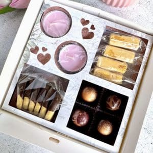 Dolce Vita Gift Box fudge, teelicht, kekse and pralinen