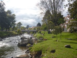 Rivier in Cuenca tijdens Ecuado reis