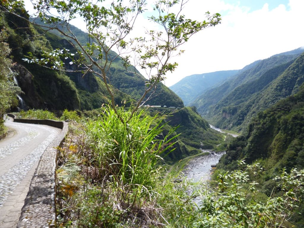 Weg van Baños naar Puyo in Ecuador