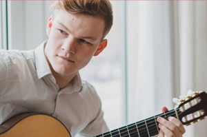 Jonas Egholm, guitar