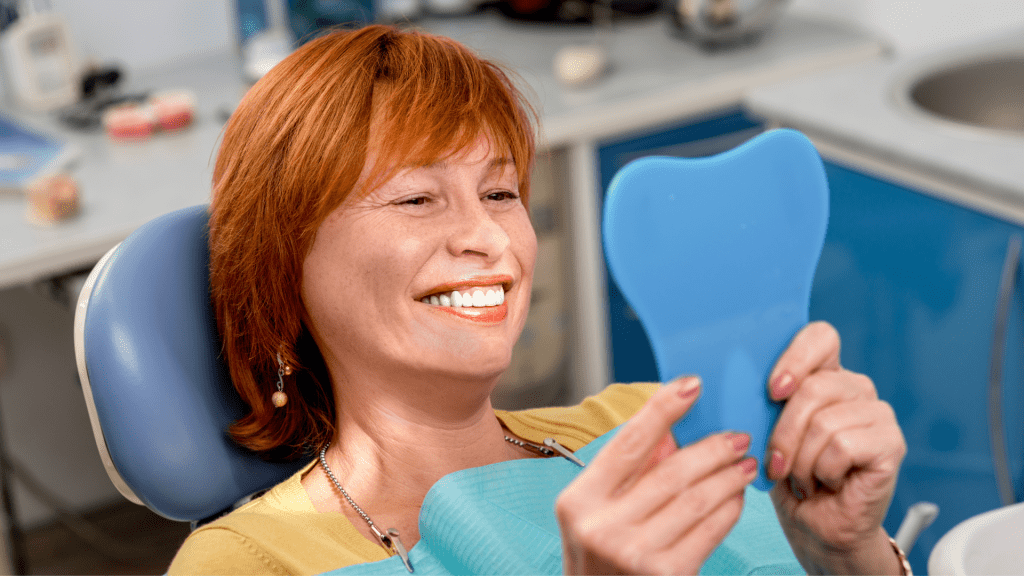 Fornøyd pasient etter tannimplantat behandling hos Eiksmarka Tannlegesenter