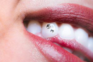 shallow focus photo of person's teeth