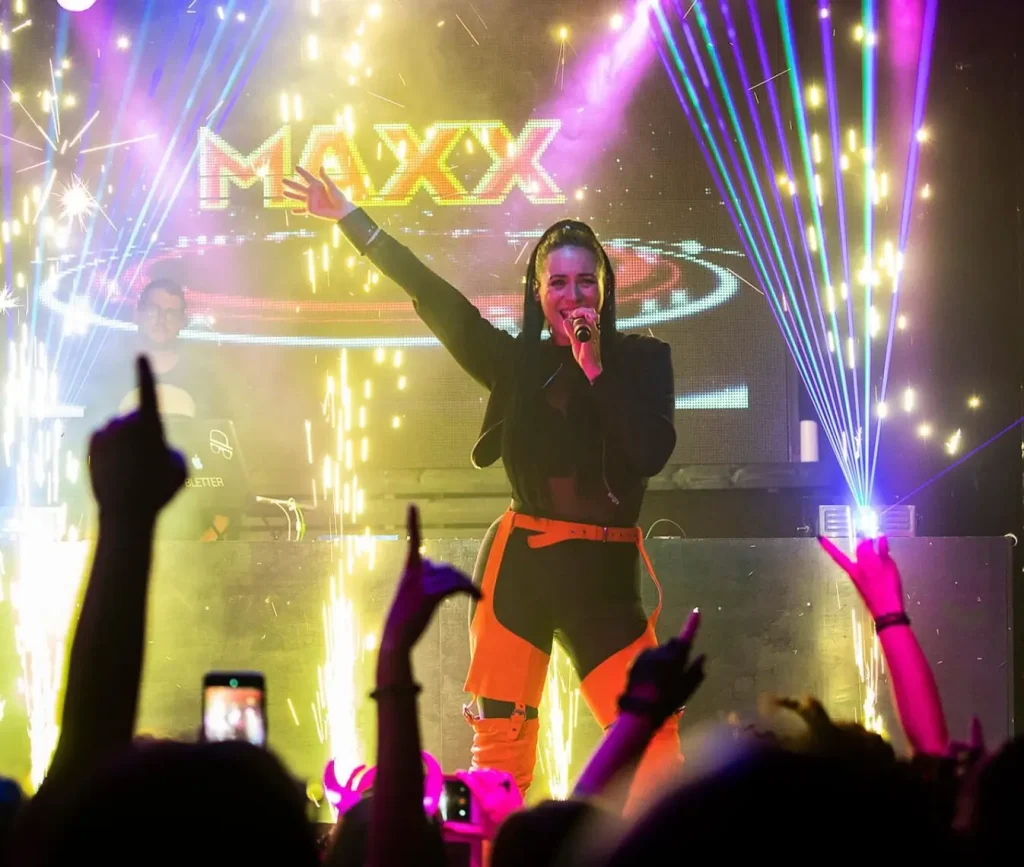 Elyse G. Rogers fka Linda Meek MAXX 90s Eurodance Elyse G. Rogers fka Linda Meek MAXX 90s Eurodance
