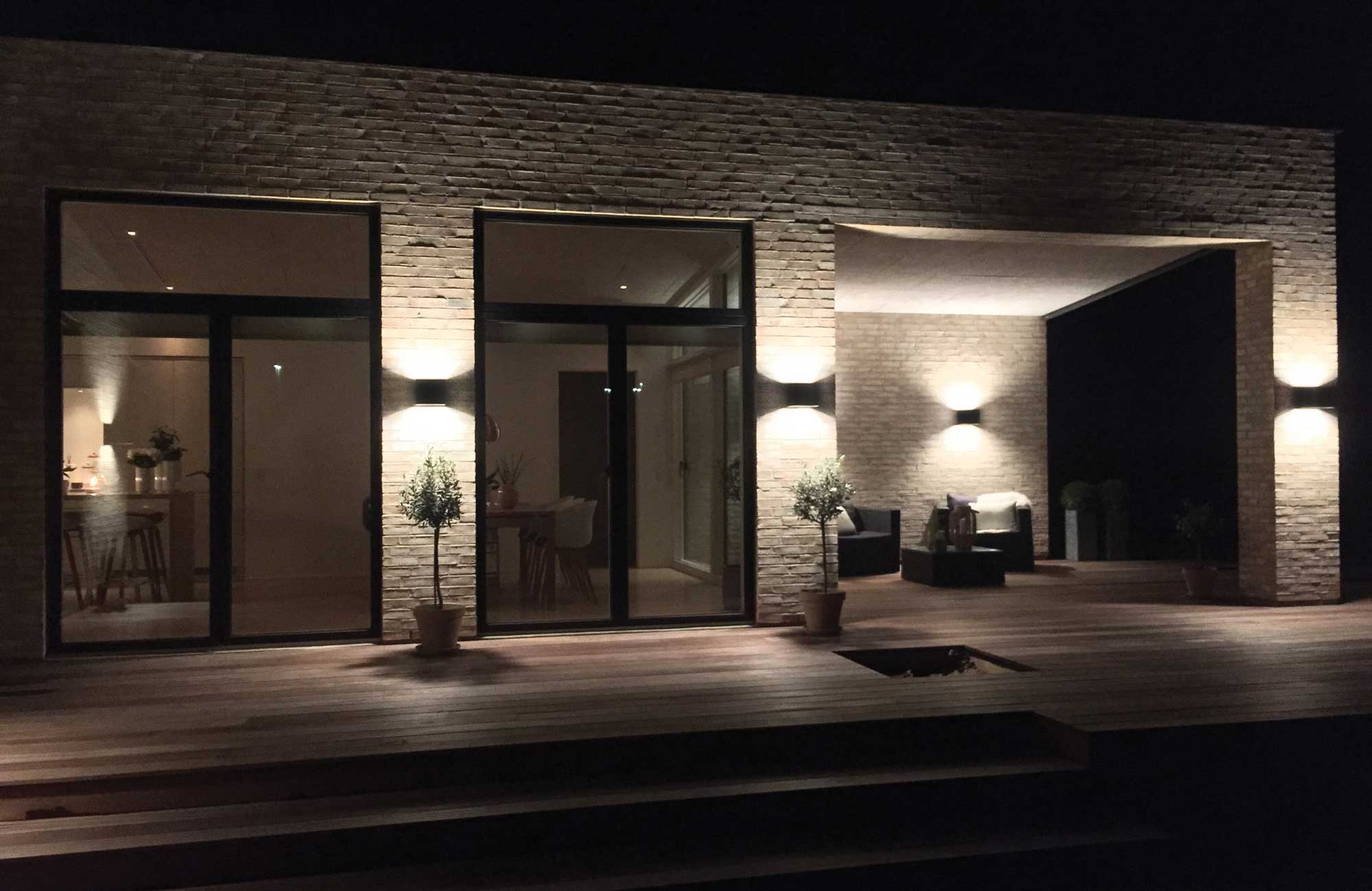 embacco_lighting_welcome_onwall_outdoor_lamp_villa_6_inreallife Embacco Lighting Welcome udendørs væglampe