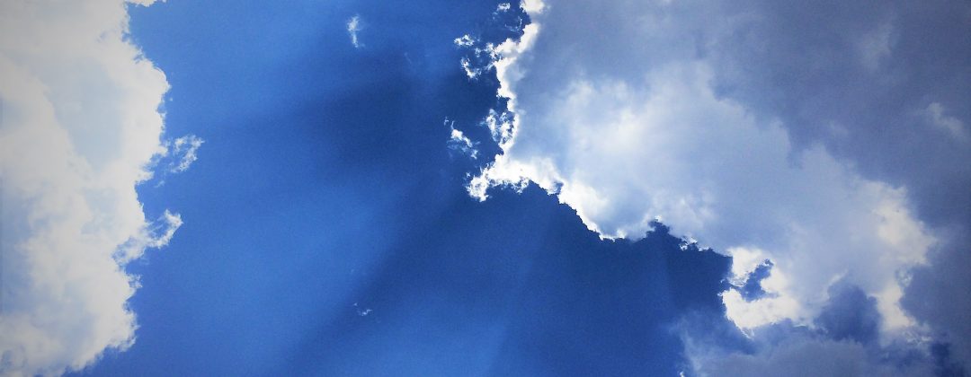 En azurblå himmel över Salento, Puglia i Italien