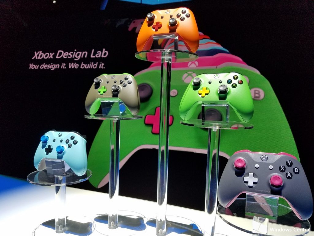 Xbox Design Lab: Expositor con varios mandos