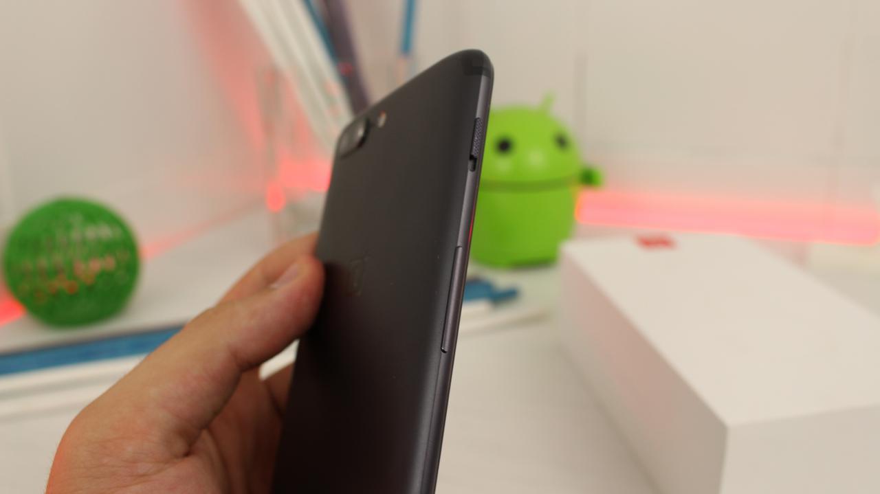 OnePlus 5 borde izquierdo