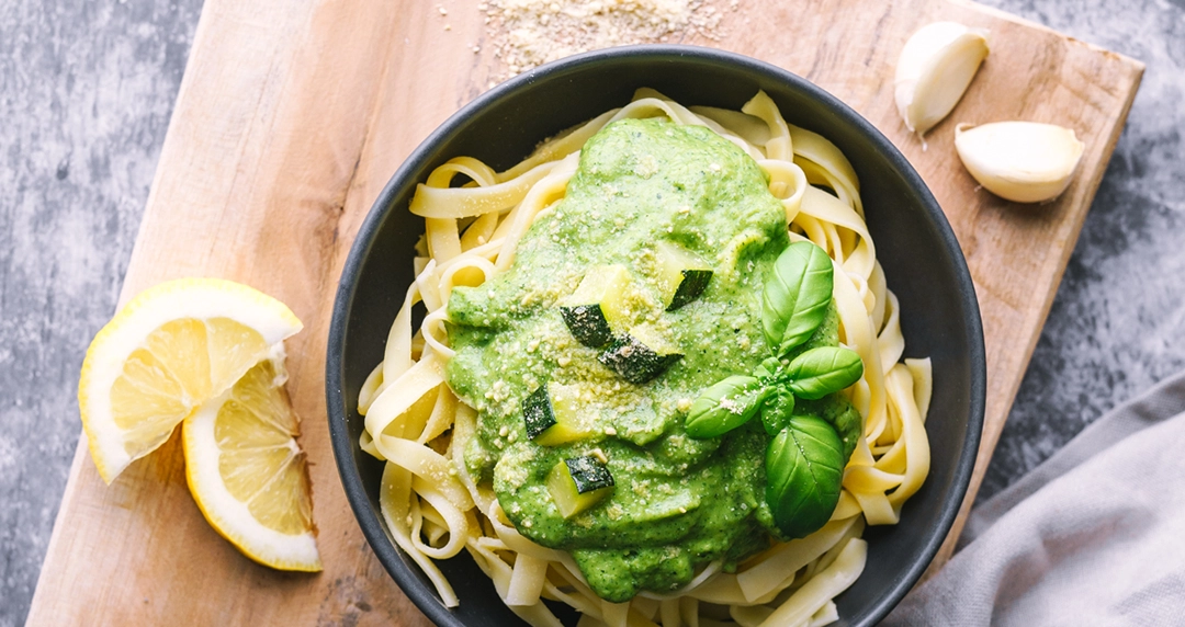 Vegane Pasta mit Zucchini-Soße