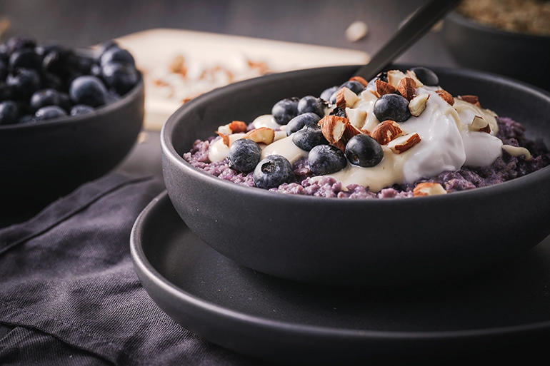 Porridge mit Heidelbeeren