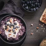 Porridge mit Heidelbeeren