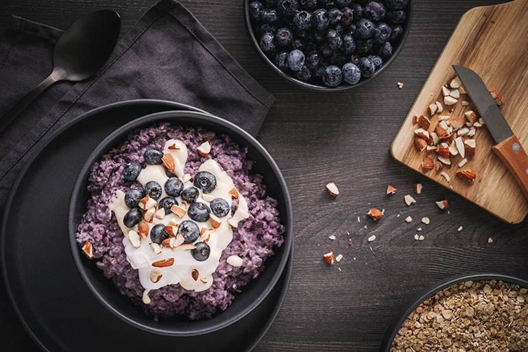 Porridge mit Heidelbeeren