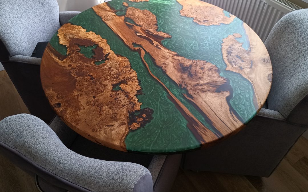 Burr Pippy Oak Table