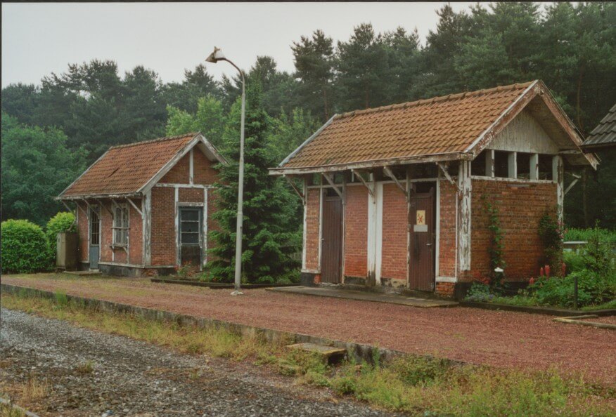 Station Eisden 2023 versleten bijgebouwtjes