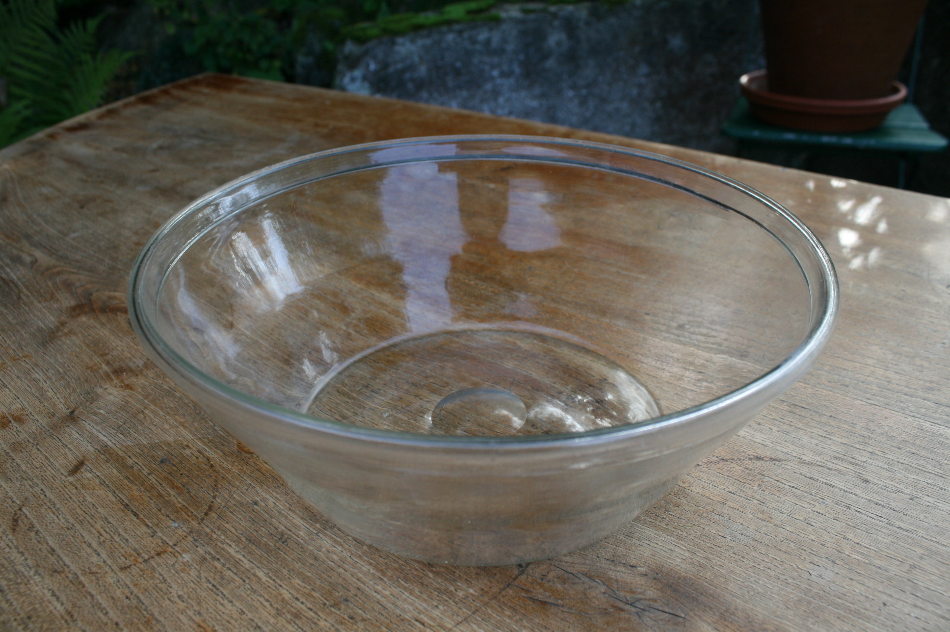 Antik mælke skål i glas uden hældetud.