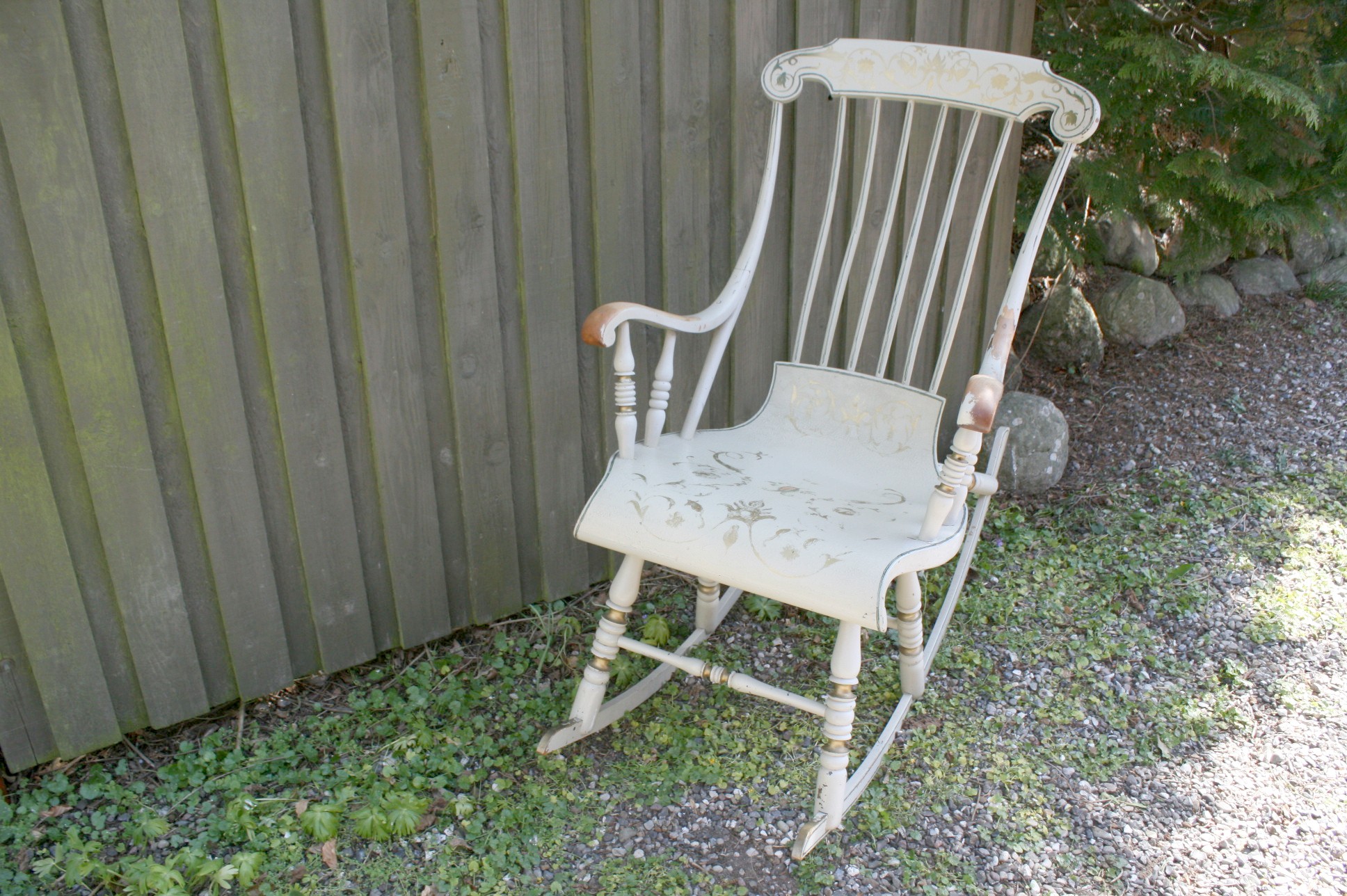 Antikke små møbler borde bænke gyngestole stole skammel