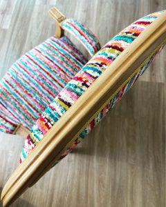 ameublement-tapisserier-decorateur-fauteuil-voltaire-tissu-casal-mousse-vue-dessus-atelier-estelle-cassani-montauban