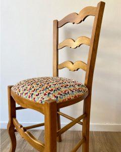 ameublement-tapisserier-decorateur-chaise-bois-tissu-point-casal-cote-atelier-estelle-cassani-montauban