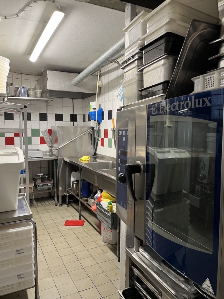 Effektiv diskavdelning och storköksutrustning – Funktionell layout i köket på La Trattoria, Malmö.