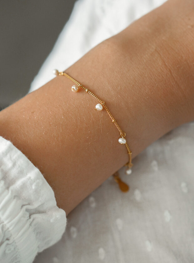 Guld armbånd med perler