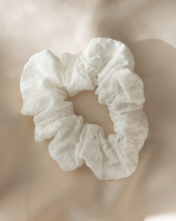 Lille scrunchie broderie anglaise