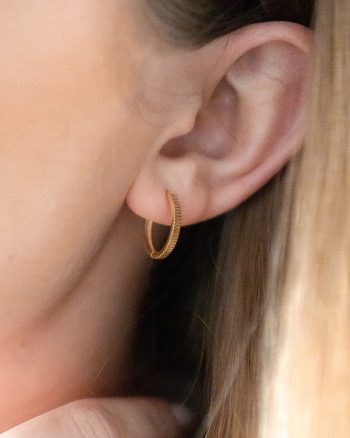 Ribbed 16 mm – Guld hoops