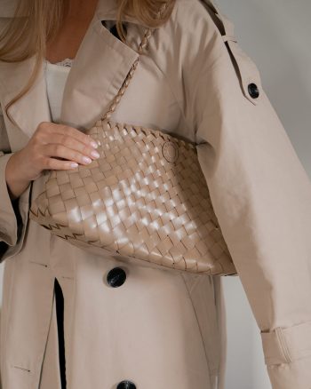 Vela (beige) – Lille skuldertaske i læder