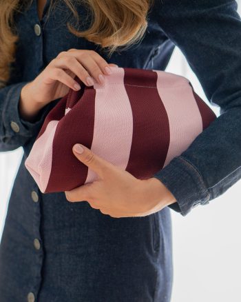 Luna clutch – Mørkerød/lyserød stribet