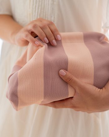 Luna clutch – Lyserød/lilla stribet