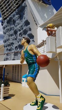 Sports Court on Navigator of the Seas. Photo: © <a href="https://business.krydstogt.nu/">#CruiserByHeart</a>, 2018.
