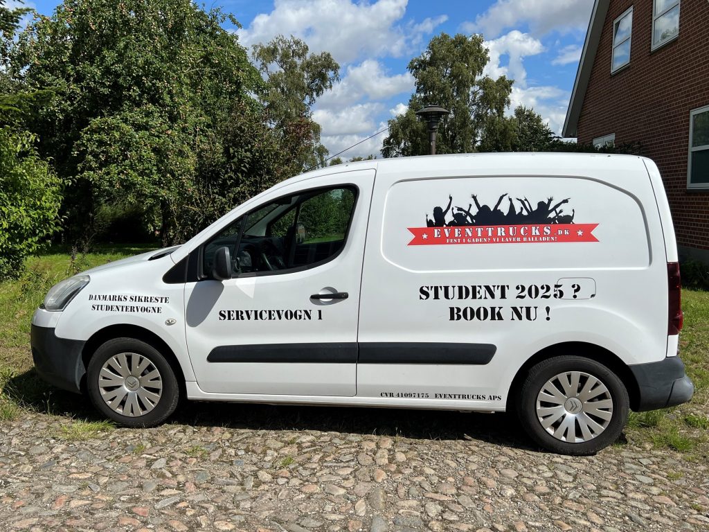 Garanti hos EventTrucks.dk Vi har servicevogne, servicehold, mekanikere, Citroën berlingo med logo og reklame giver tryghed for studenterne når de har booket en studentervogn og er i gang med studenterkørsel i studenterugen