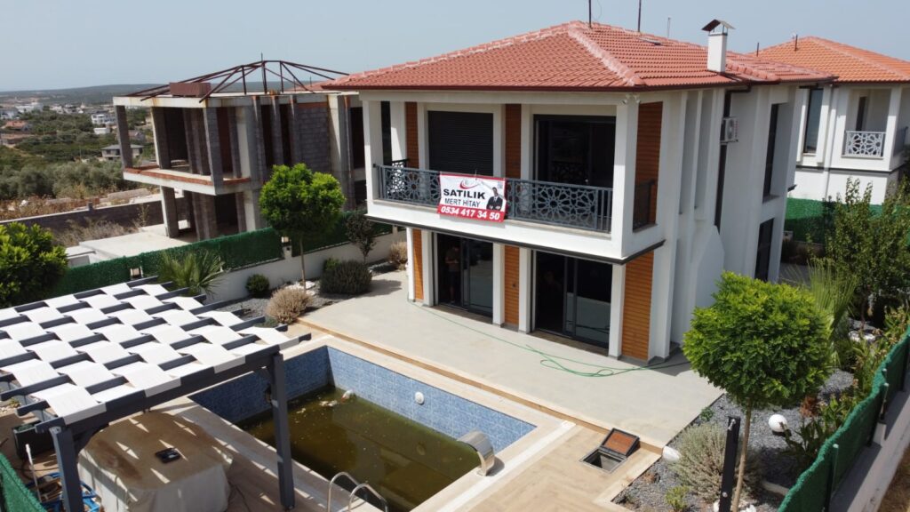Akyeni Gemeubileerd Villa