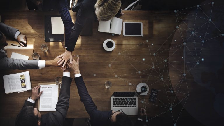 عن مكتب الشاطئ 5 aerial view business team