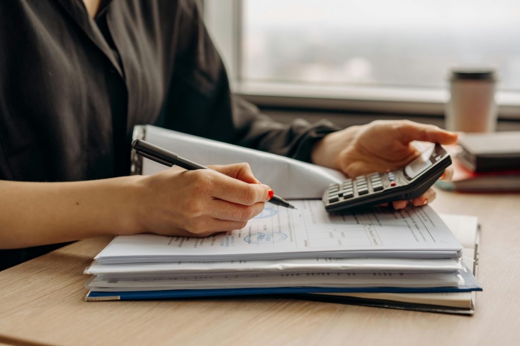 خدمة إعداد دراسات الجدوى للمشاريع 2 pexels mikhail nilov 8297031