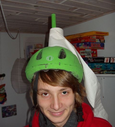 Niklas med ny hat