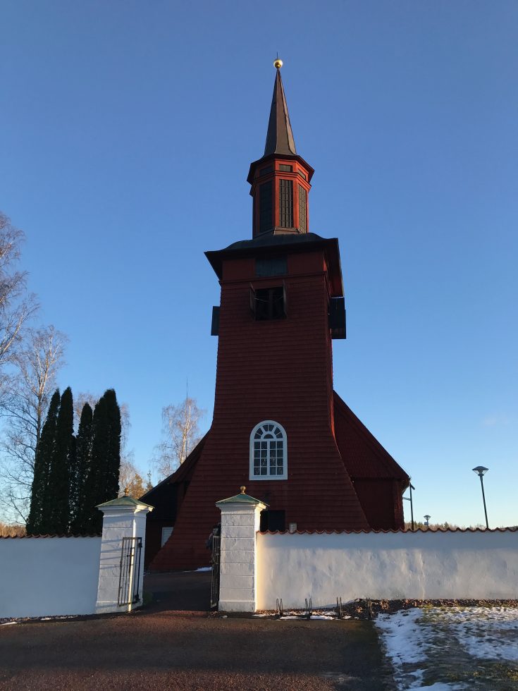 Ett besök i Hosjö kyrka hör julen till.
