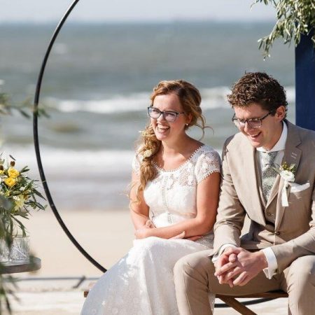 strandbruiloft trouwen wassenaar beachwedding styling bruiloft strand italie citroenen olijf trouwpak trouwjurk zomerbruiloft