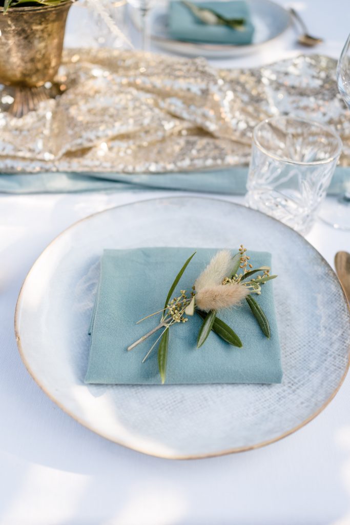 decoratie versiering bord diner bruiloft trouwen in tuin bord met opstaande rand