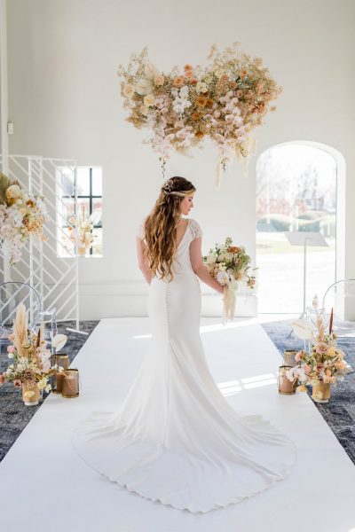 backdrop wit drie luik asymetrisch verhuur bruiloft aankleding decoratie modern