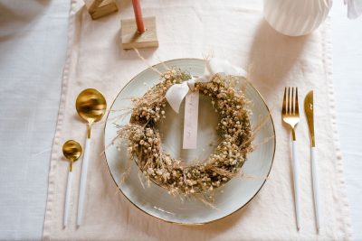 bestek goud wit modern strak huren bruiloft diner aankleding decoratie couvert
