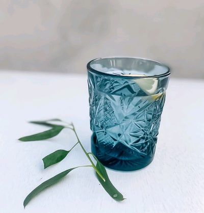 tafeldecoratie blauw bruiloft huren water glas servies huren